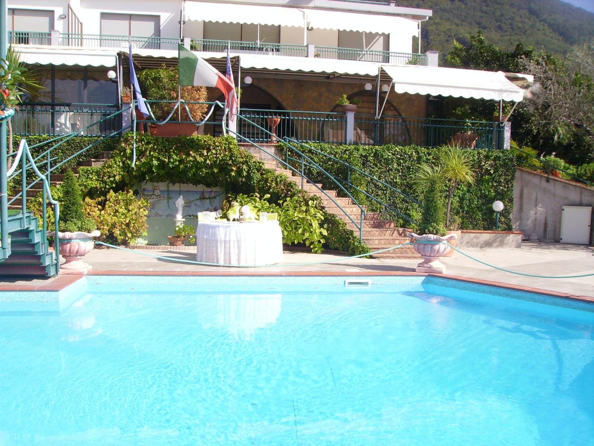Hotel Diecimare Кава-де-Тиррени Экстерьер фото