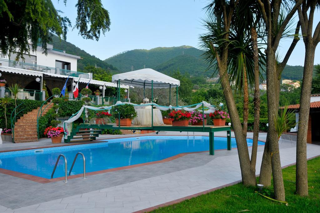 Hotel Diecimare Кава-де-Тиррени Экстерьер фото