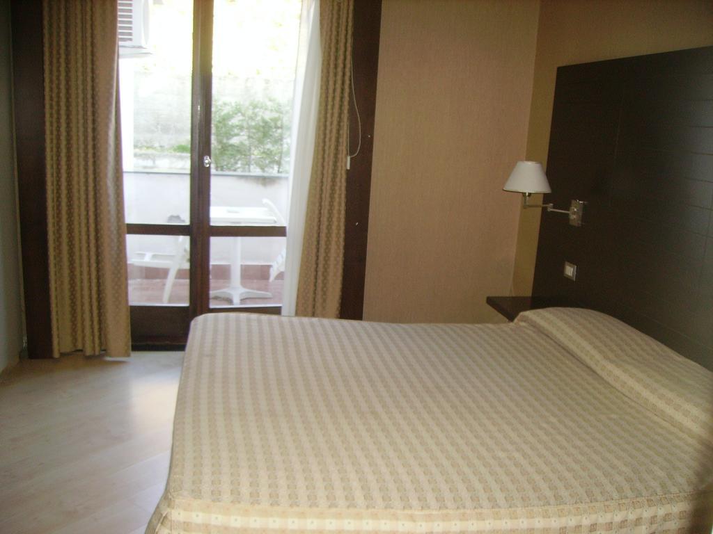 Hotel Diecimare Кава-де-Тиррени Экстерьер фото